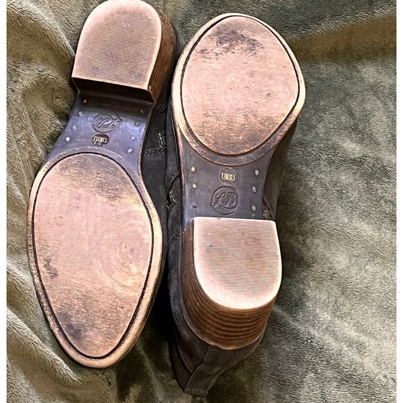 Lucky Brand 7.5 M booties Betwixt olive green suede with dual zippers 1.25” heel - Picture 4 of 6